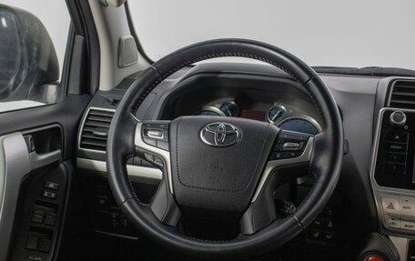 Toyota Land Cruiser Prado 150 рестайлинг 2, 2019 год, 6 249 000 рублей, 17 фотография