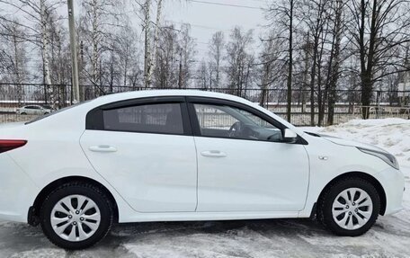 KIA Rio IV, 2019 год, 1 555 000 рублей, 2 фотография