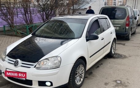 Volkswagen Golf V, 2004 год, 630 000 рублей, 2 фотография