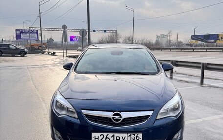 Opel Astra J, 2010 год, 680 000 рублей, 1 фотография