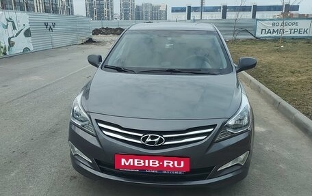 Hyundai Solaris II рестайлинг, 2015 год, 1 250 000 рублей, 2 фотография