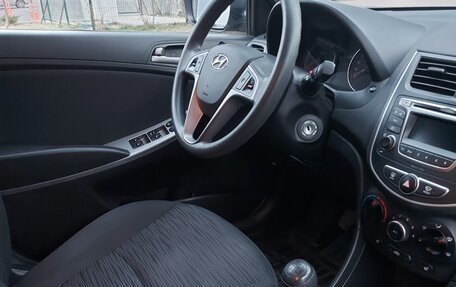 Hyundai Solaris II рестайлинг, 2015 год, 1 250 000 рублей, 10 фотография