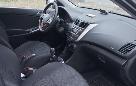 Hyundai Solaris II рестайлинг, 2015 год, 1 250 000 рублей, 15 фотография