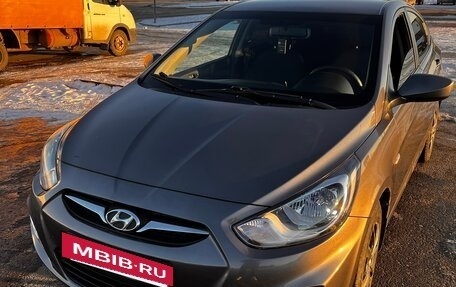 Hyundai Solaris II рестайлинг, 2011 год, 800 000 рублей, 10 фотография