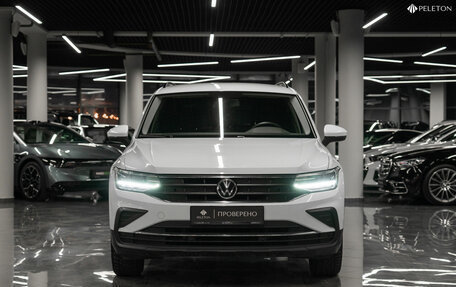 Volkswagen Tiguan II, 2021 год, 2 480 000 рублей, 3 фотография