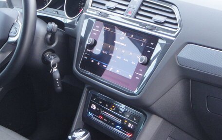 Volkswagen Tiguan II, 2021 год, 2 850 000 рублей, 15 фотография