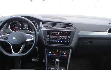 Volkswagen Tiguan II, 2021 год, 2 850 000 рублей, 21 фотография