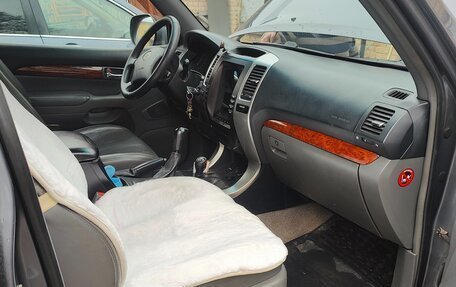 Toyota Land Cruiser Prado 120 рестайлинг, 2005 год, 1 830 000 рублей, 7 фотография
