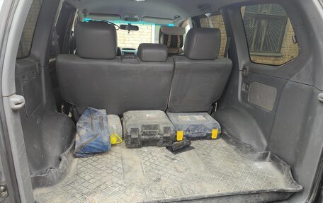 Toyota Land Cruiser Prado 120 рестайлинг, 2005 год, 1 830 000 рублей, 17 фотография