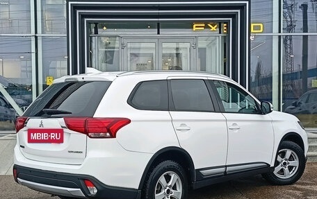 Mitsubishi Outlander III рестайлинг 3, 2018 год, 1 900 000 рублей, 4 фотография