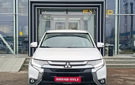 Mitsubishi Outlander III рестайлинг 3, 2018 год, 1 900 000 рублей, 2 фотография