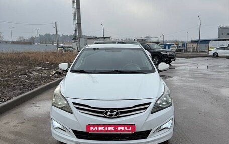 Hyundai Solaris II рестайлинг, 2015 год, 825 000 рублей, 3 фотография