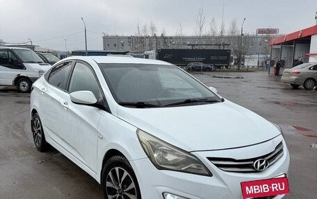 Hyundai Solaris II рестайлинг, 2015 год, 825 000 рублей, 2 фотография