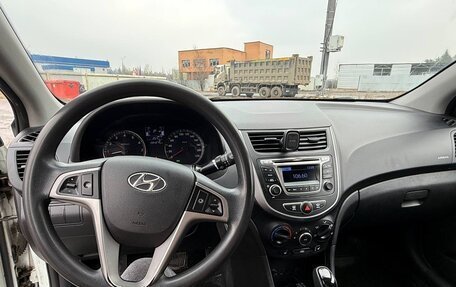 Hyundai Solaris II рестайлинг, 2015 год, 825 000 рублей, 12 фотография