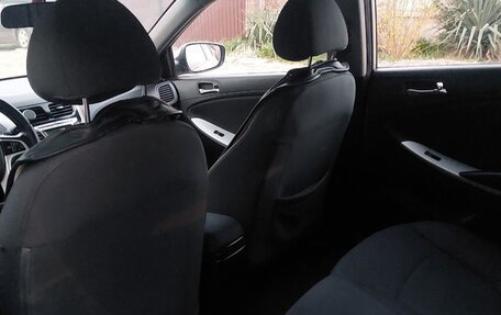 Hyundai Solaris II рестайлинг, 2012 год, 920 000 рублей, 5 фотография