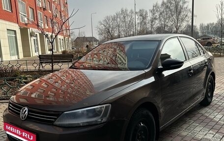 Volkswagen Jetta VI, 2012 год, 1 100 000 рублей, 2 фотография
