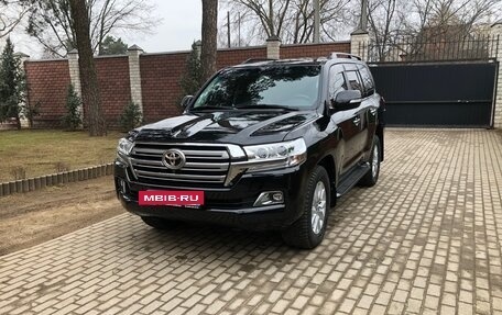 Toyota Land Cruiser 200, 2018 год, 5 980 000 рублей, 3 фотография