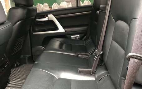 Toyota Land Cruiser 200, 2018 год, 5 980 000 рублей, 7 фотография