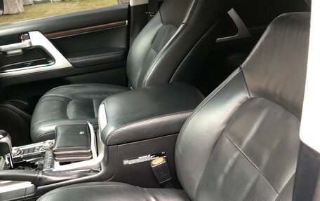 Toyota Land Cruiser 200, 2018 год, 5 980 000 рублей, 8 фотография