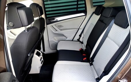 Volkswagen Tiguan II, 2017 год, 2 600 000 рублей, 16 фотография