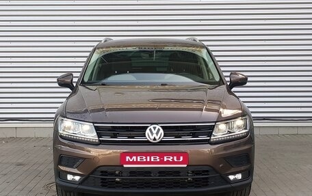 Volkswagen Tiguan II, 2017 год, 2 600 000 рублей, 2 фотография