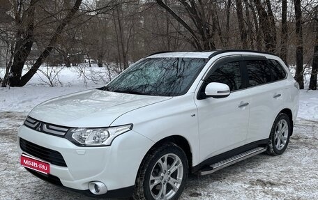 Mitsubishi Outlander III рестайлинг 3, 2014 год, 1 950 000 рублей, 1 фотография