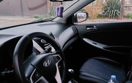 Hyundai Solaris II рестайлинг, 2012 год, 920 000 рублей, 4 фотография