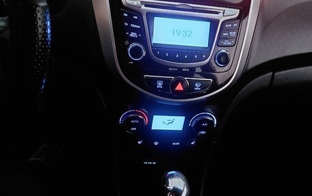 Hyundai Solaris II рестайлинг, 2012 год, 920 000 рублей, 3 фотография