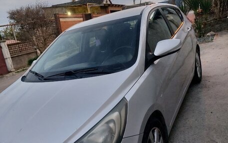 Hyundai Solaris II рестайлинг, 2012 год, 920 000 рублей, 5 фотография