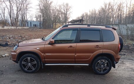 Chevrolet Niva I рестайлинг, 2017 год, 890 000 рублей, 4 фотография