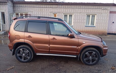 Chevrolet Niva I рестайлинг, 2017 год, 890 000 рублей, 5 фотография