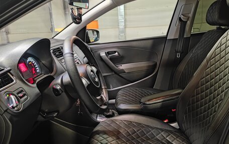 Volkswagen Polo VI (EU Market), 2012 год, 800 000 рублей, 2 фотография