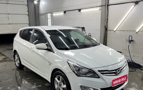 Hyundai Solaris II рестайлинг, 2015 год, 1 240 000 рублей, 2 фотография