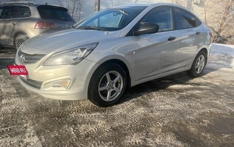 Hyundai Solaris II рестайлинг, 2015 год, 950 000 рублей, 3 фотография