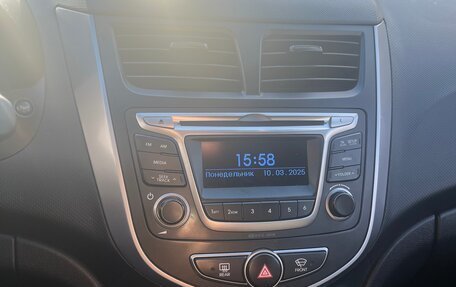 Hyundai Solaris II рестайлинг, 2015 год, 950 000 рублей, 11 фотография