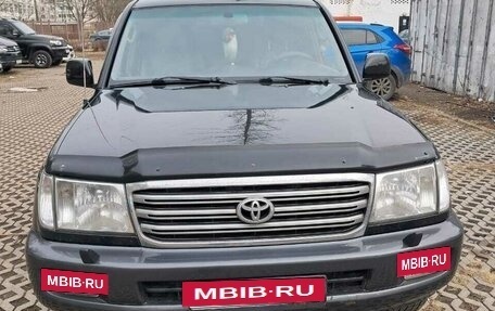 Toyota Land Cruiser 100 рестайлинг 2, 2003 год, 2 300 000 рублей, 3 фотография