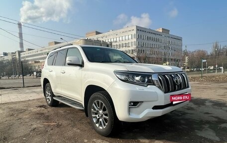 Toyota Land Cruiser Prado 150 рестайлинг 2, 2017 год, 4 490 000 рублей, 3 фотография