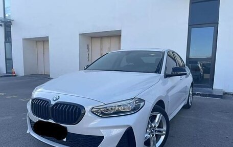 BMW 1 серия, 2022 год, 1 800 000 рублей, 1 фотография