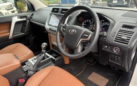 Toyota Land Cruiser Prado 150 рестайлинг 2, 2021 год, 3 770 000 рублей, 9 фотография