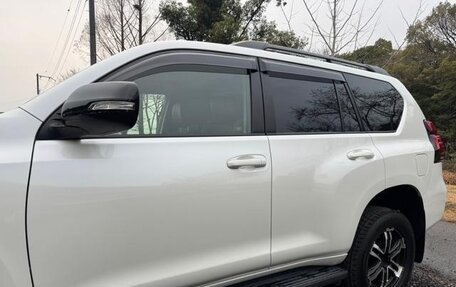 Toyota Land Cruiser Prado 150 рестайлинг 2, 2021 год, 3 770 000 рублей, 4 фотография