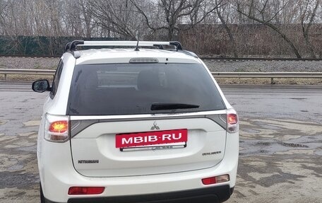 Mitsubishi Outlander III рестайлинг 3, 2012 год, 1 550 000 рублей, 11 фотография