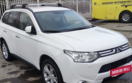 Mitsubishi Outlander III рестайлинг 3, 2012 год, 1 550 000 рублей, 9 фотография