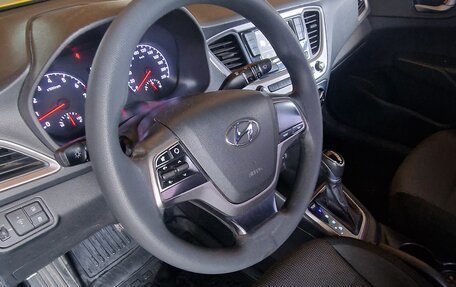 Hyundai Solaris II рестайлинг, 2018 год, 799 000 рублей, 2 фотография