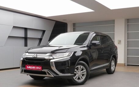 Mitsubishi Outlander III рестайлинг 3, 2021 год, 1 995 000 рублей, 1 фотография