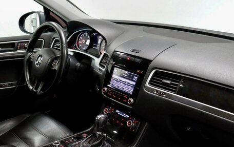 Volkswagen Touareg III, 2011 год, 2 300 000 рублей, 16 фотография