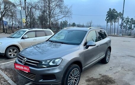 Volkswagen Touareg III, 2011 год, 2 300 000 рублей, 2 фотография