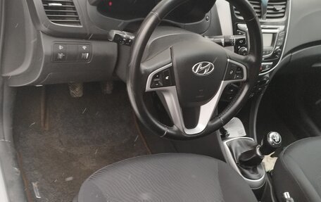 Hyundai Solaris II рестайлинг, 2011 год, 735 000 рублей, 4 фотография