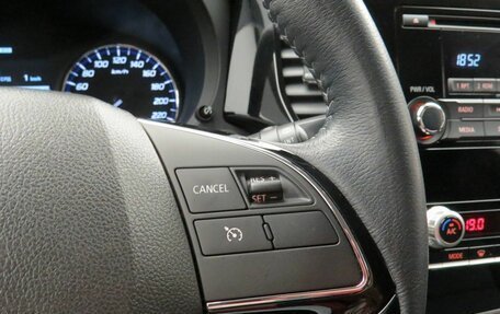 Mitsubishi Outlander III рестайлинг 3, 2021 год, 1 995 000 рублей, 9 фотография