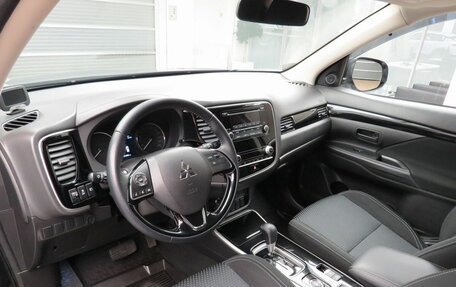 Mitsubishi Outlander III рестайлинг 3, 2021 год, 1 995 000 рублей, 7 фотография