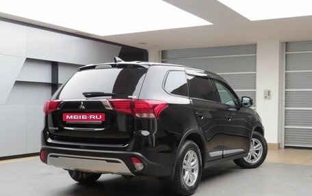 Mitsubishi Outlander III рестайлинг 3, 2021 год, 1 995 000 рублей, 2 фотография